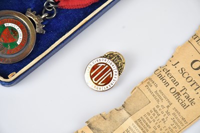 Lot 11 - A 9ct yellow gold and enamel Trade Union...