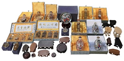 Lot 1034 - Fifteen assorted early 20th century and later...