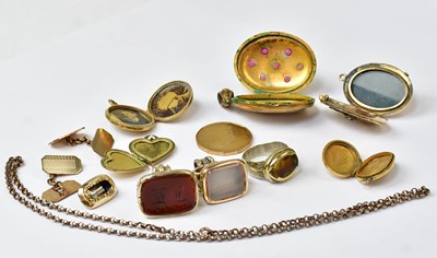 Lot 1009 - A group of vintage gold-coloured jewellery, to...