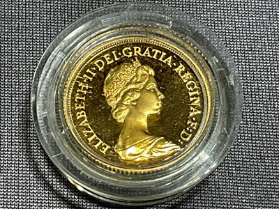 Lot 496 - An Elizabeth II encapsulated full sovereign,...