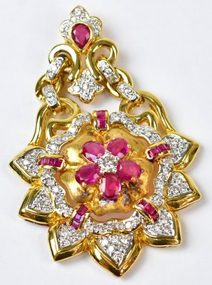 Lot 810 - An 18ct yellow gold articulated pendant set...