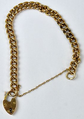 Lot 902 - A 15ct yellow gold chain link bracelet, with...