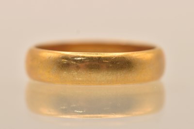 Lot 1293 - A 22ct yellow gold band ring, size O, approx....