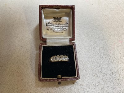 Lot 562 - A yellow metal five stone graduated diamond...