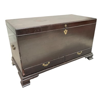 Lot 1183 - A Georgian mahogany blanket chest with two...