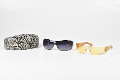 Lot 1294 - GIORGIO ARMANI; a pair of rimless shield...