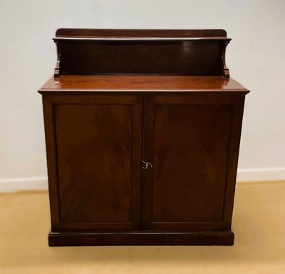 Lot 628 - STRAHAN & CO, DUBLIN; a mahogany linen...