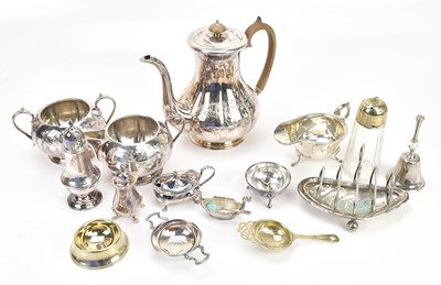 Lot 453 - A George V hallmarked silver sauce boat,...