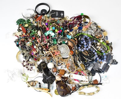 Lot 1015 - A quantity of costume jewellery, to include a...
