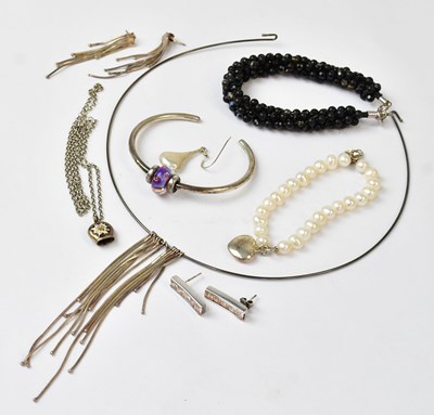 Lot 985 - A group of silver jewellery, comprising a...