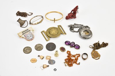 Lot 2103 - A small group of collectors' items including a...