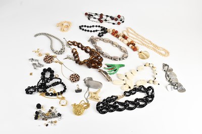 Lot 681 - A collection of assorted costume jewellery,...
