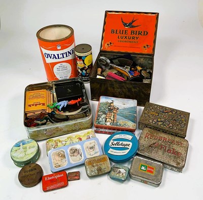 Lot 48 - A group of collectors' items including various...