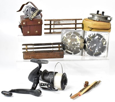 Lot 661c - A collection of vintage fishing reels, to...