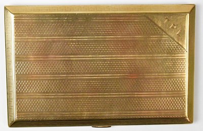 Lot 831 - JOHN HENRY WYNN; a 9ct yellow gold cigarette...