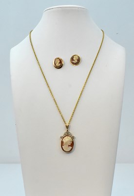 Lot 935 - A small carved cameo oval pendant in a 9ct...