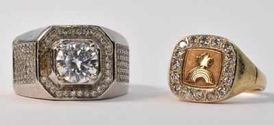 Lot 877 - A gentleman's 10K yellow gold signet ring, the...