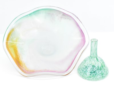 Lot 216 - A vintage Murano art glass bowl with scalloped...