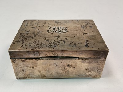 Lot 573 - HASSET & HARPER LTD; a George V hallmarked...