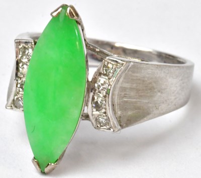 Lot 858 - An 18ct white gold ring set with a...