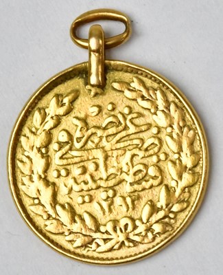 Lot 922 - A Turkish 50 kurush gold coin with pendant...