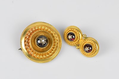 Lot 122 - A Victorian yellow metal diamond and garnet...