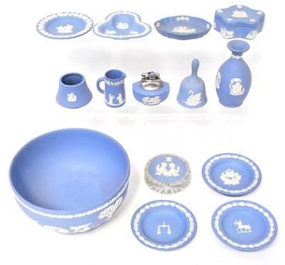 Lot 151 - WEDGWOOD; a collection of blue jasper ware, to...