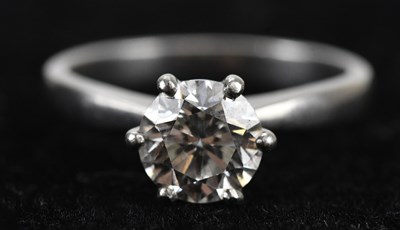 Lot 368 - A diamond solitaire ring, the round brilliant...