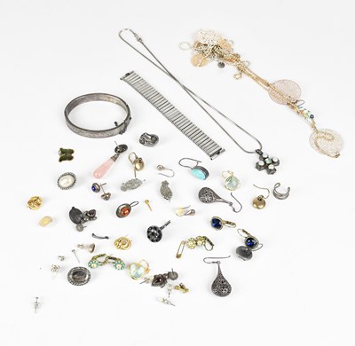 Lot 661 - A collection of hallmarked silver and costume...