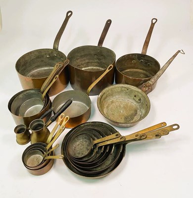 Lot 125 - A quantity of copper pans of various sizes,...