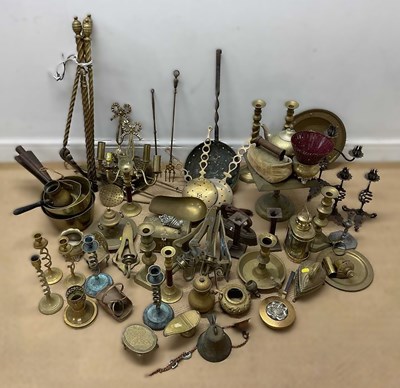 Lot 124 - A large quantity of brassware to include pans,...