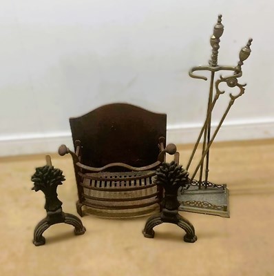 Lot 139 - A fire grate, height 44cm, width 41cm, depth...