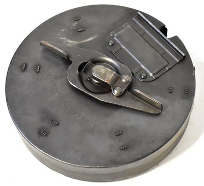 Lot 596 - A WWII auto-ordnance Thompson drum submachine...