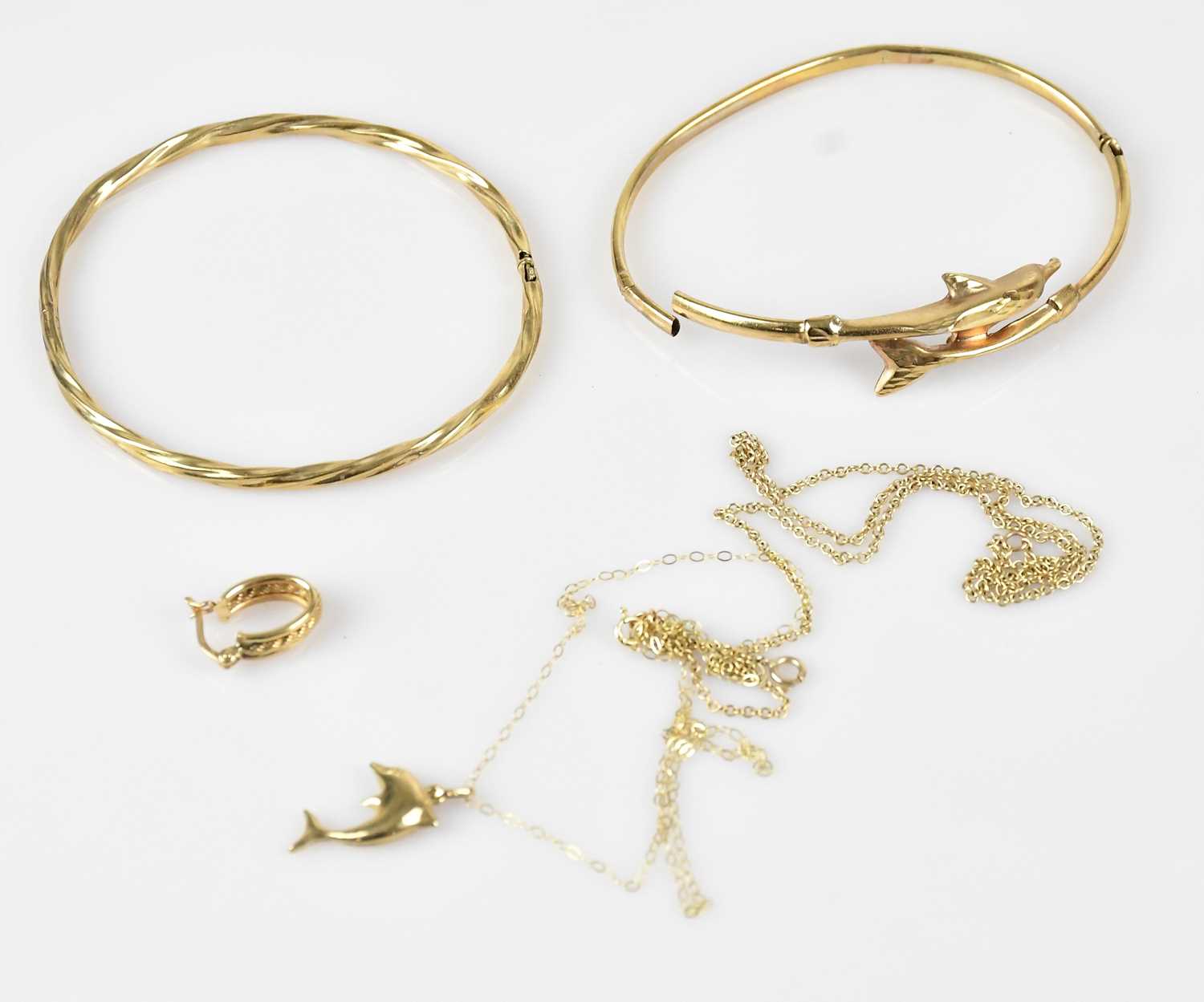 Lot 37 - A selection of yellow metal jewellery, testing...
