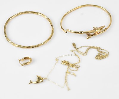 Lot 37 - A selection of yellow metal jewellery, testing...
