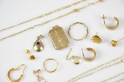 Lot 21 - A selection of 9ct yellow gold and yellow...