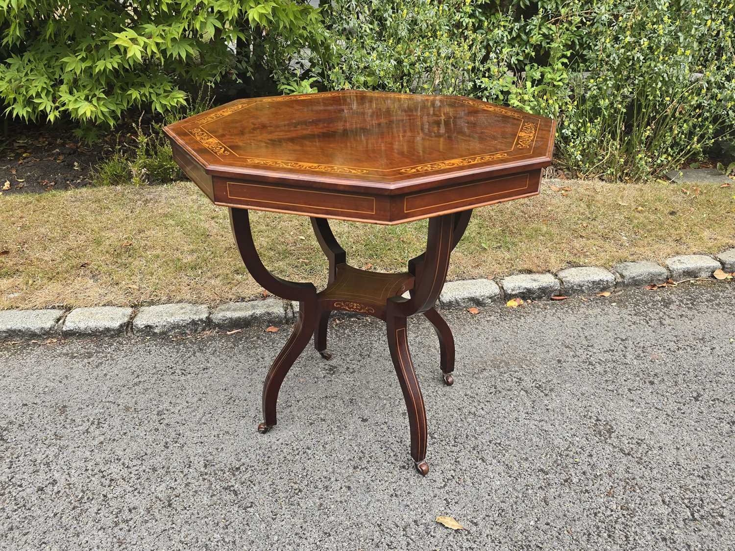 Lot 20 - An Edwardian mahogany octagonal top centre...