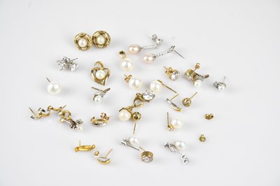 Lot 206 - A collection of 9ct yellow and white gold ear...