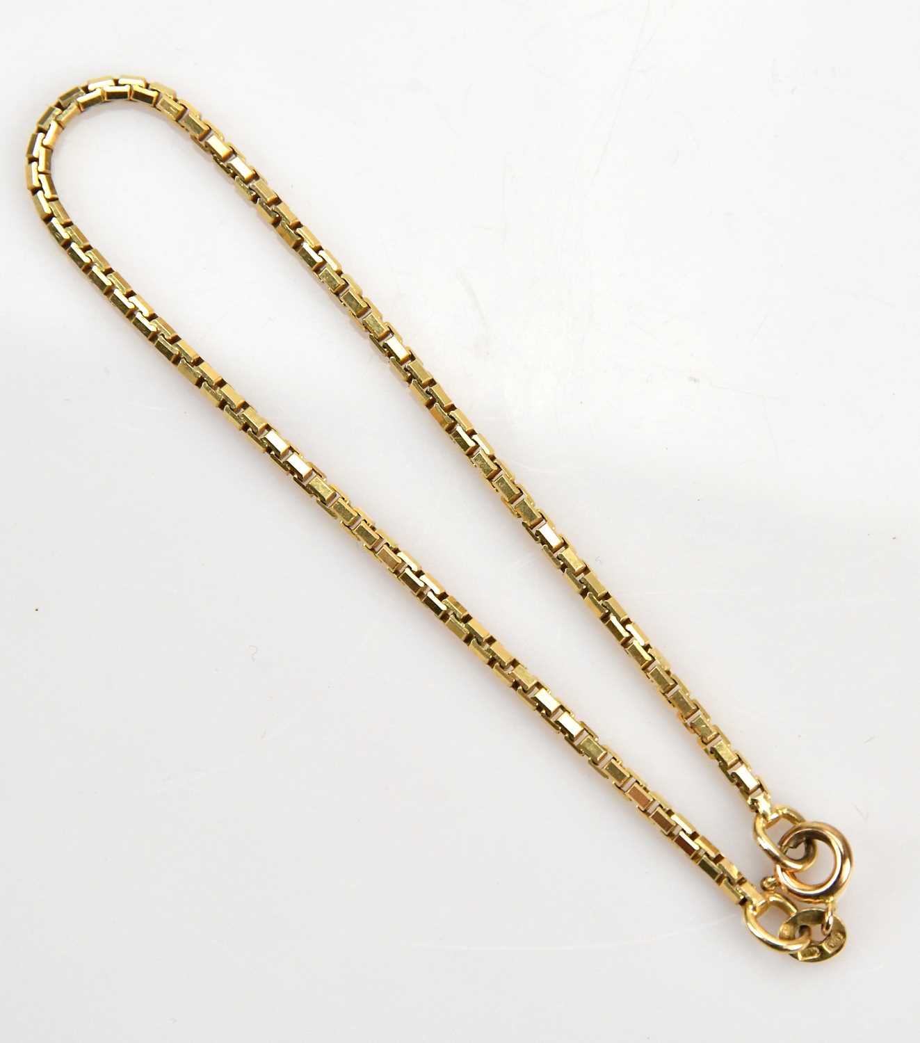 Lot 33 - A 9ct yellow gold box link bracelet, length...