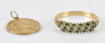 Lot 582 - A 9ct yellow gold dress ring set with a melee...