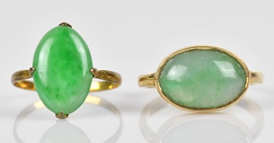 Lot 561 - A 9ct yellow gold and green hardstone signet...