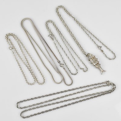 Lot 630 - An articulated fish pendant, suspended on a...
