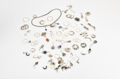 Lot 610 - A collection of sterling and hallmarked silver...