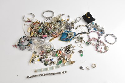 Lot 657 - A collection of costume jewellery to include...
