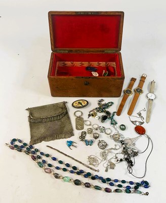 Lot 504 - A quantity of costume jewellery to include...