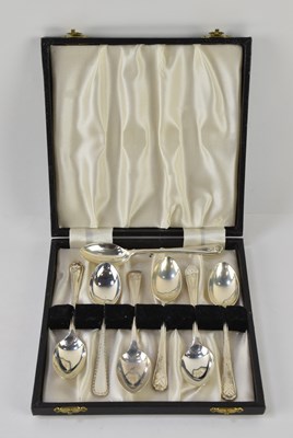 Lot 1277 - GOLFING INTEREST; a cased set of five George V...