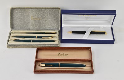 Lot 460 - PARKER; a cased trio of green Parker 17 pens,...