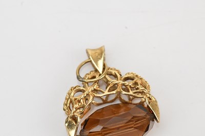 Lot 30 - A 9ct yellow gold swivel fob with faceted...