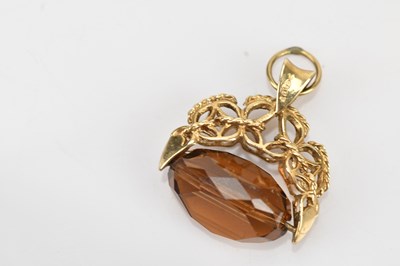Lot 30 - A 9ct yellow gold swivel fob with faceted...