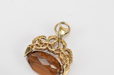 Lot 30 - A 9ct yellow gold swivel fob with faceted...
